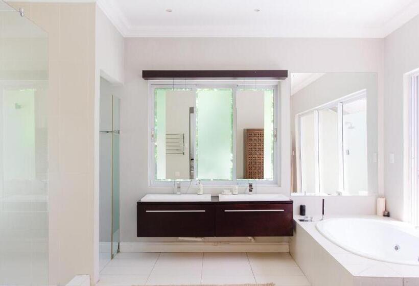 膳宿费 The Houghton Villa