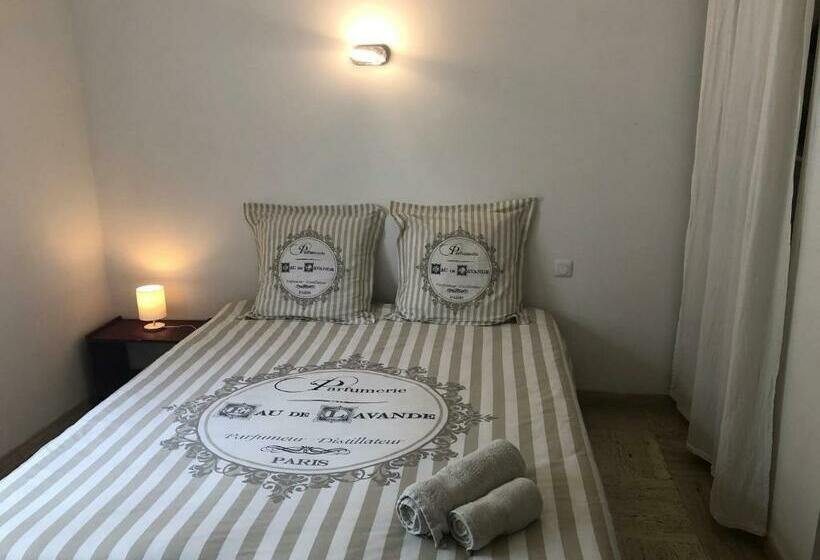 민박 Chambre Pratique Avec Wc Et Vasque Attenant Du Rucher Naturaile