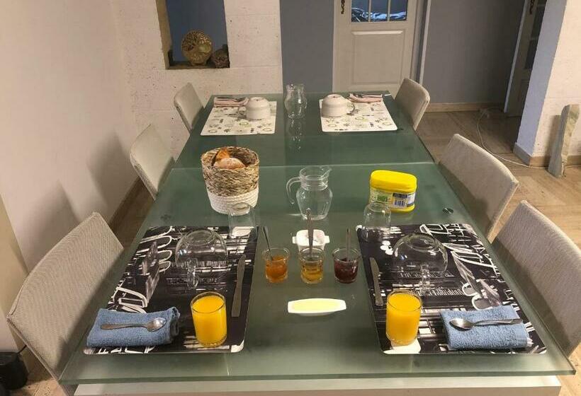 민박 Chambre Pratique Avec Wc Et Vasque Attenant Du Rucher Naturaile