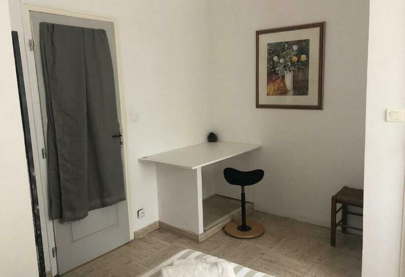 민박 Chambre Pratique Avec Wc Et Vasque Attenant Du Rucher Naturaile