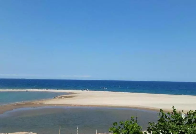 تختخواب و صبحانه Cristina Beachfront Cottages