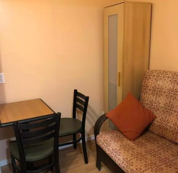 ペンション Shady Willow Guest House   For Tourists & Travellers Only, No Locals, Private Small Compact Rooms Wi