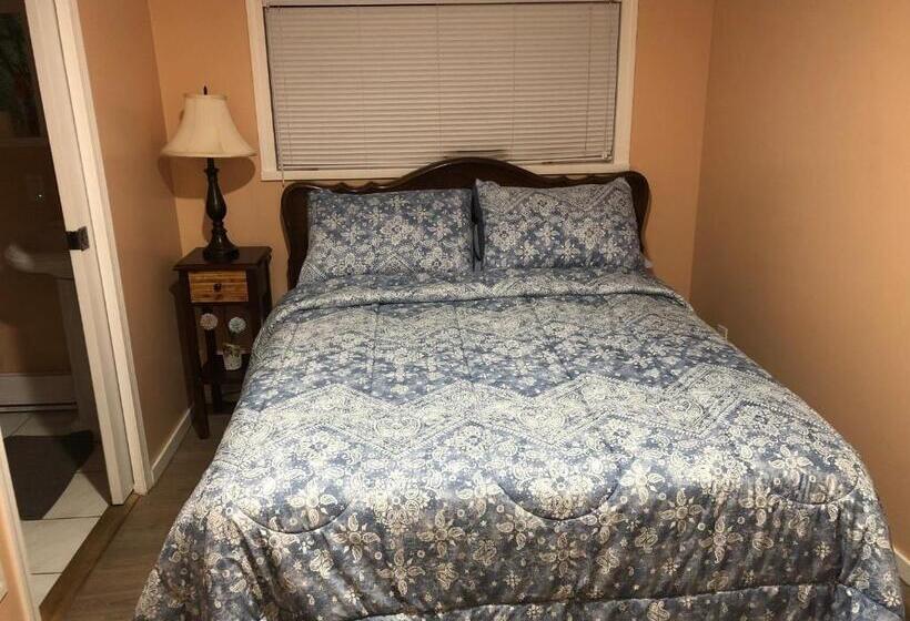 פנסיון Shady Willow Guest House   For Tourists & Travellers Only, No Locals, Private Small Compact Rooms Wi