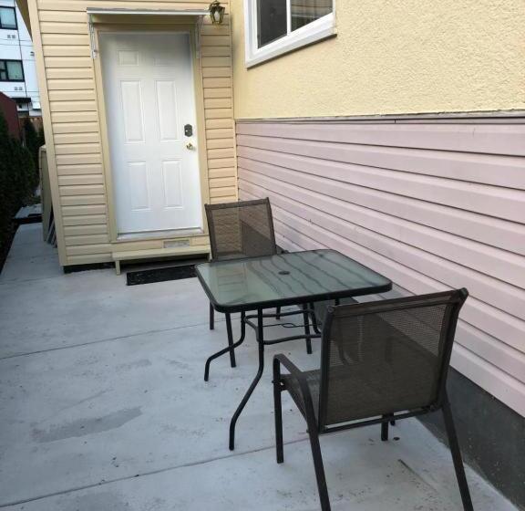 פנסיון Shady Willow Guest House   For Tourists & Travellers Only, No Locals, Private Small Compact Rooms Wi