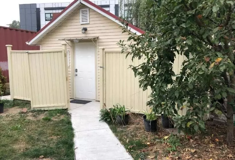 ペンション Shady Willow Guest House   For Tourists & Travellers Only, No Locals, Private Small Compact Rooms Wi