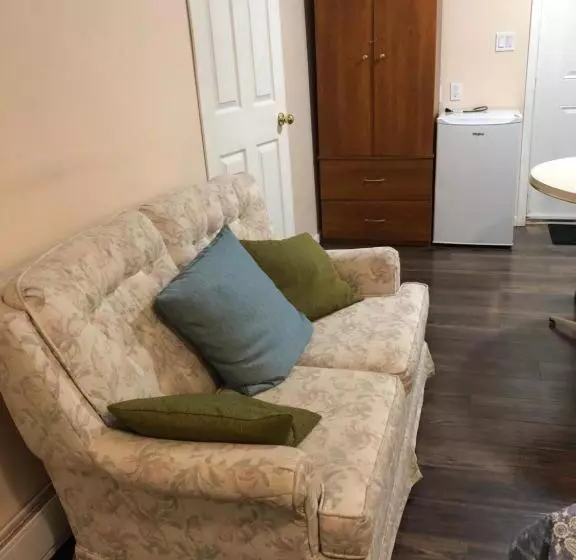 ペンション Shady Willow Guest House   For Tourists & Travellers Only, No Locals, Private Small Compact Rooms Wi