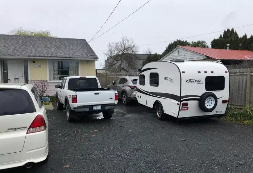 ペンション Shady Willow Guest House   For Tourists & Travellers Only, No Locals, Private Small Compact Rooms Wi