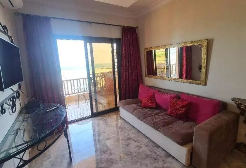 Seafront Apartment G311