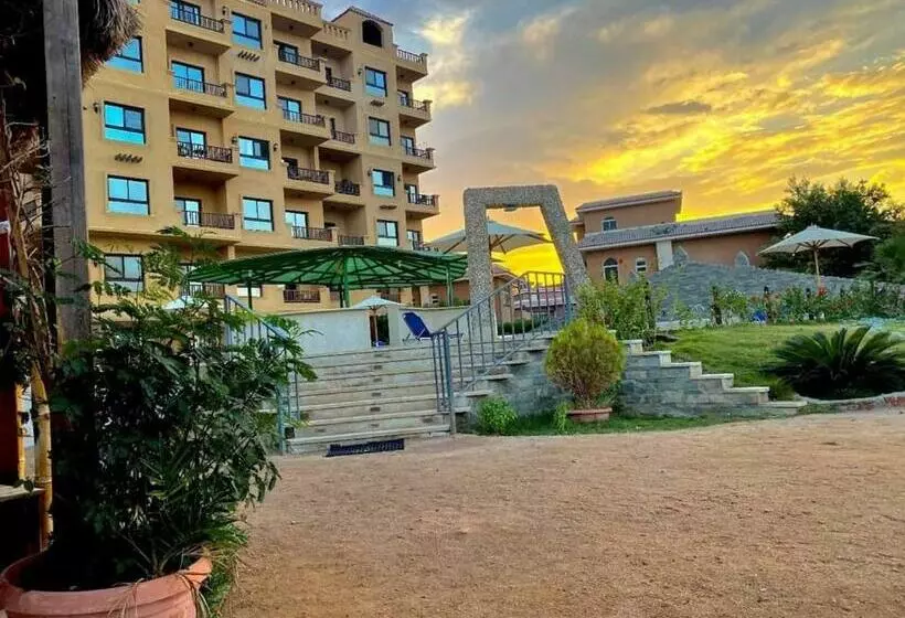 Seafront Apartment G311
