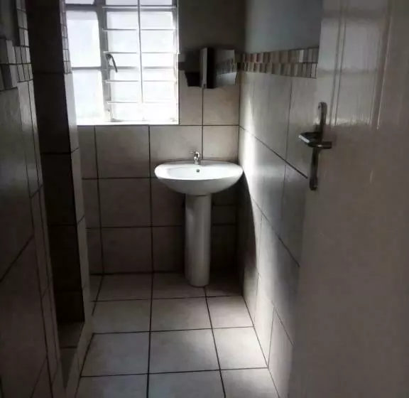 Motelli The Eden Lodge Boksburg