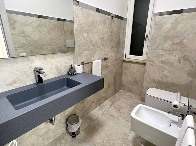 פנסיון Circeo Boutique Rooms