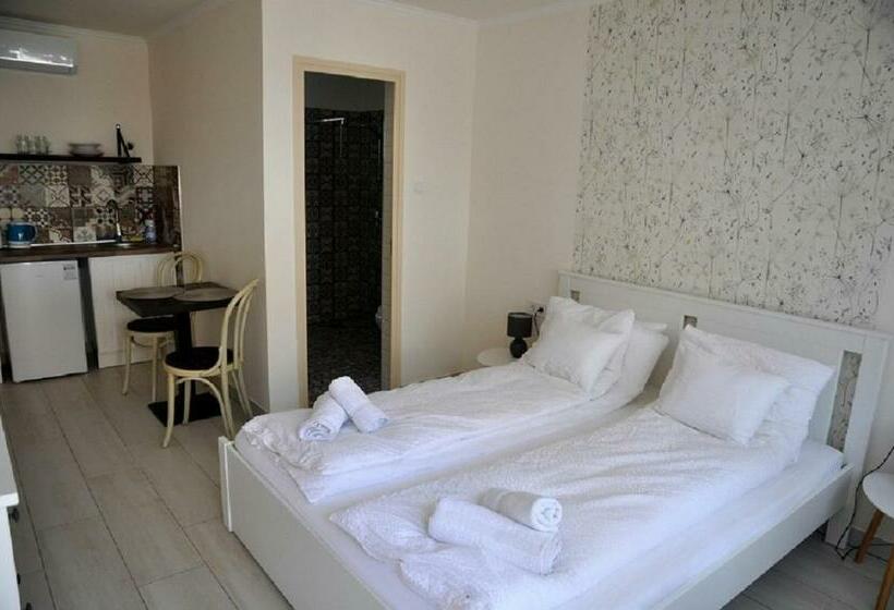 بنسيون River Apartment