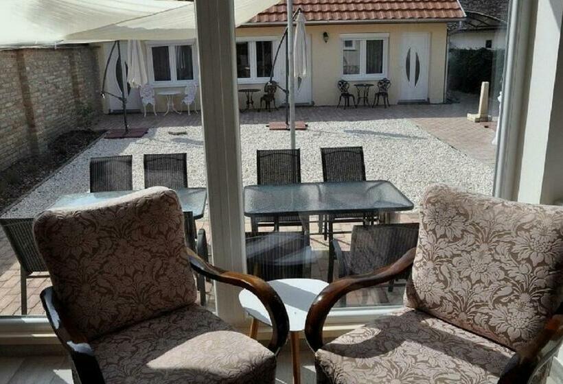 بنسيون River Apartment