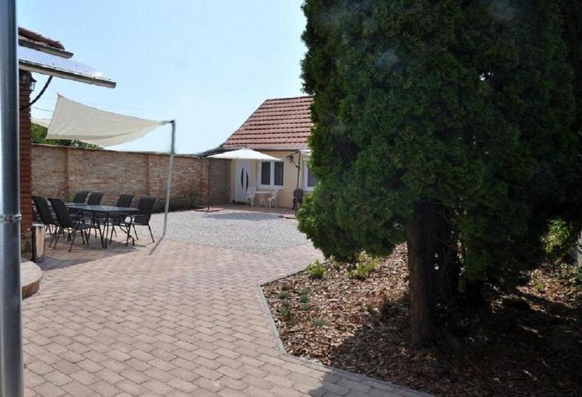 بنسيون River Apartment