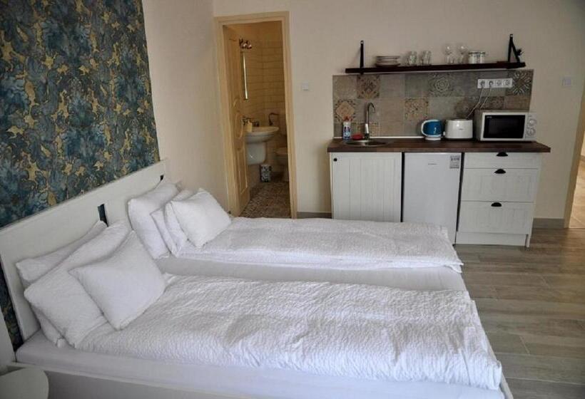 بنسيون River Apartment