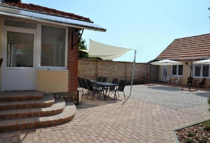 بنسيون River Apartment