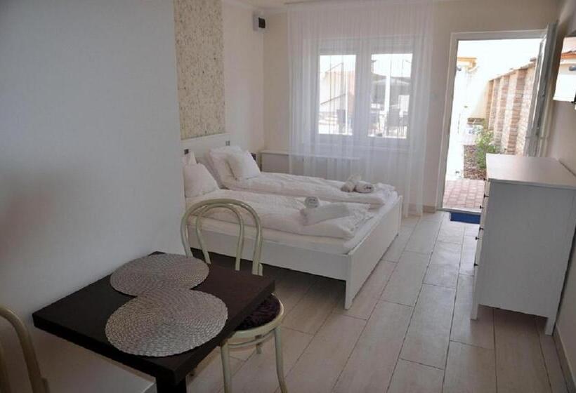 بنسيون River Apartment