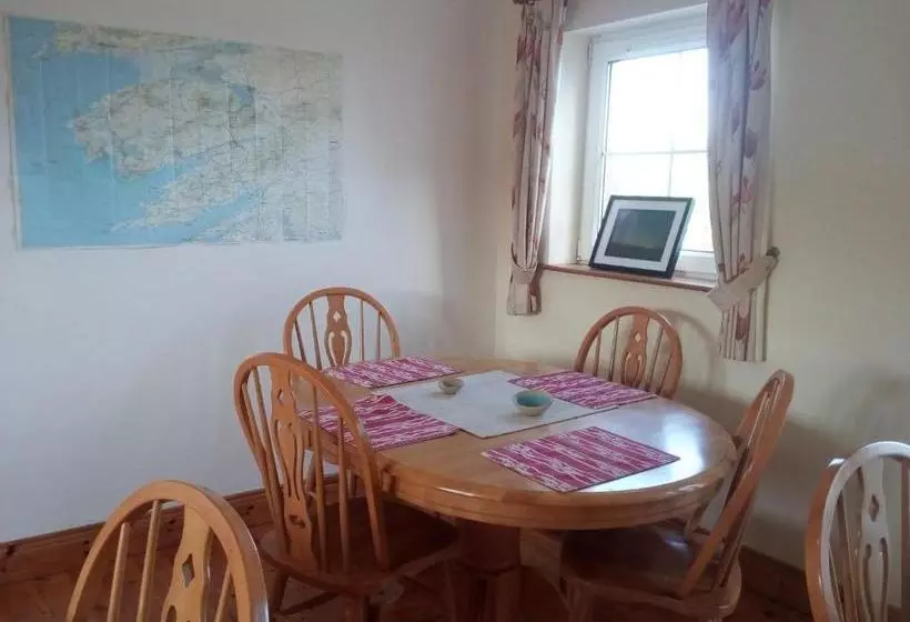The Skellig Lodge & Hostel