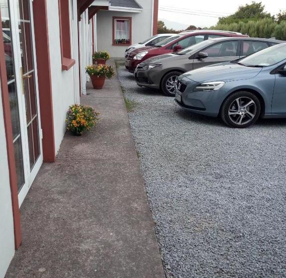 The Skellig Lodge & Hostel