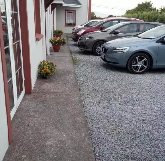 The Skellig Lodge & Hostel