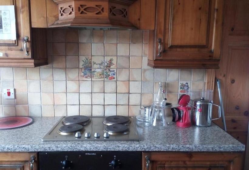 The Skellig Lodge & Hostel