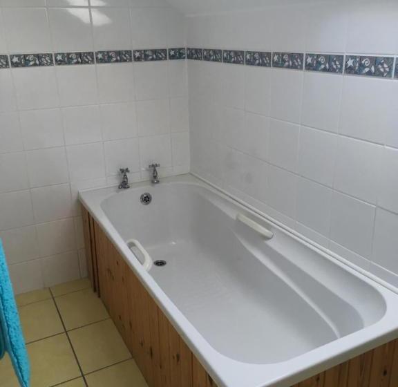 The Skellig Lodge & Hostel