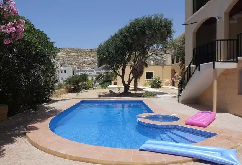 مسافرخانه San Antonio Guesthouse