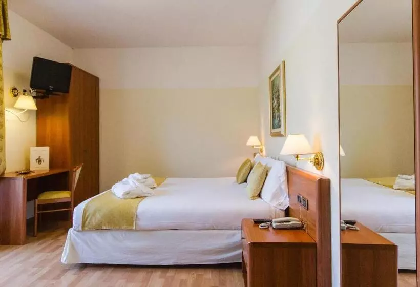 Отель Sant Ilario