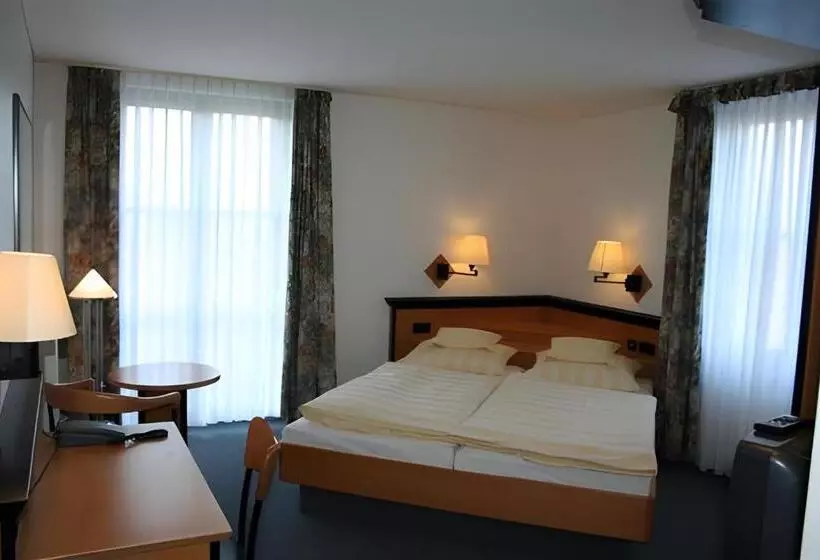 Hotelli Rügenschmiede Vis A Vis Hiddensee