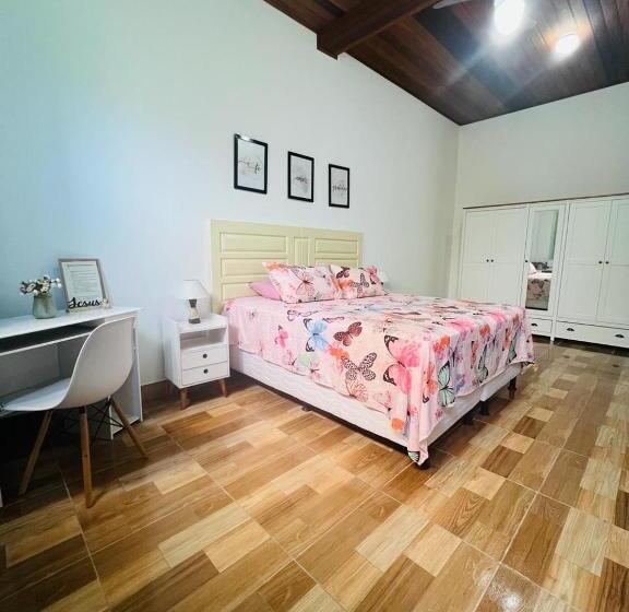 펜션 Casa Com Piscina