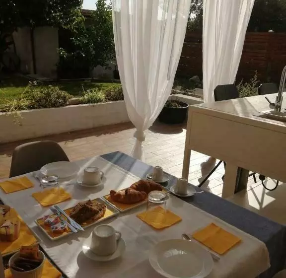 تختخواب و صبحانه Covo Del Carbonaro