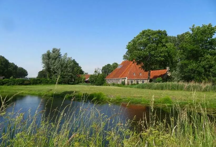 تختخواب و صبحانه Friese Hoeve Sneek