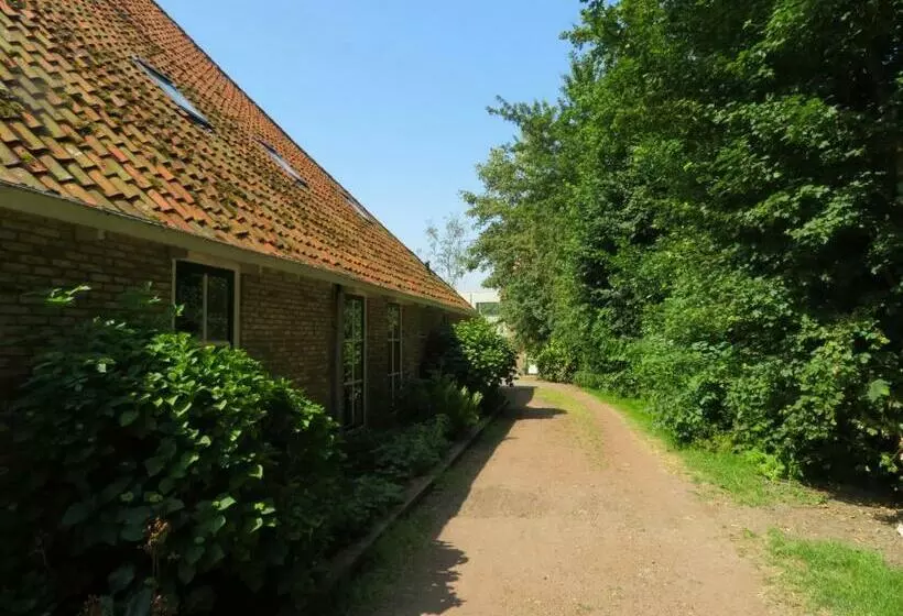 تختخواب و صبحانه Friese Hoeve Sneek