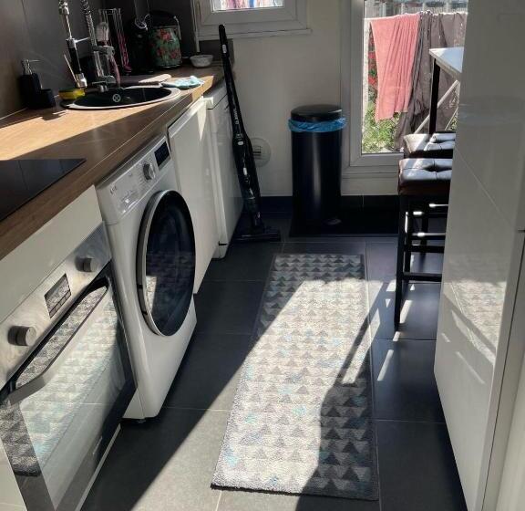 צימר Skyview Tour Eiffel   Paris Expo Versailles Exhibition Center