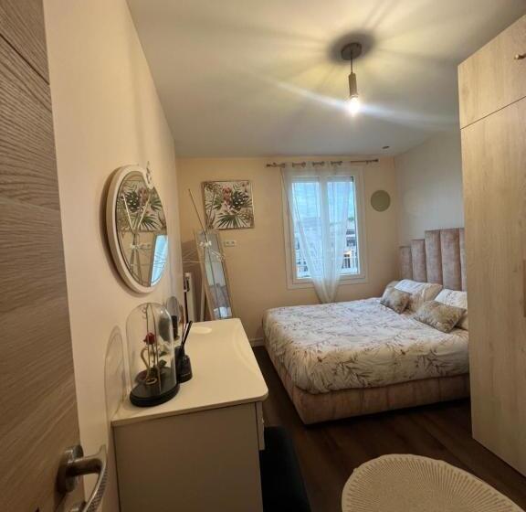 צימר Skyview Tour Eiffel   Paris Expo Versailles Exhibition Center