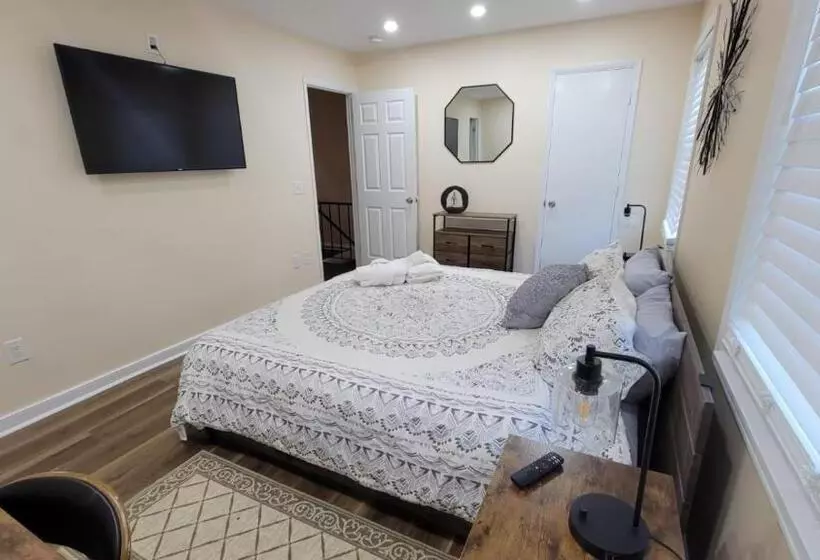 Aamiaismajoitus (B&B) Hhi Homes Llc