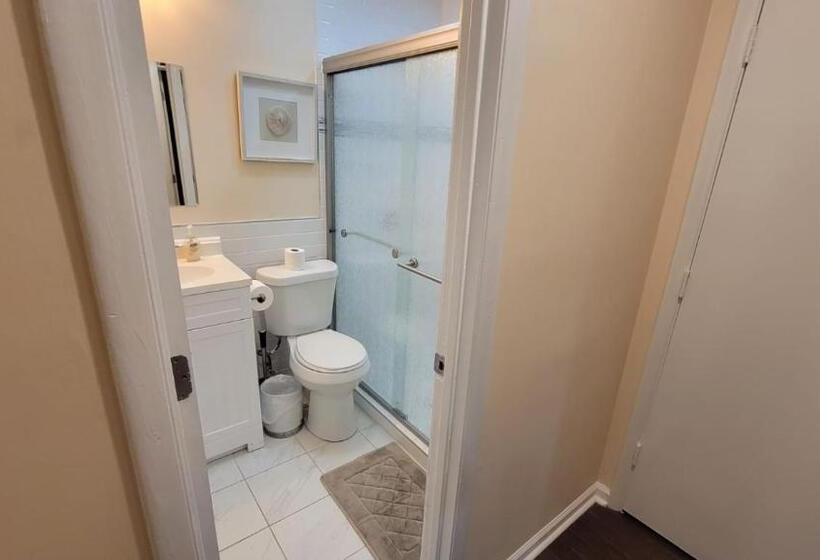 민박 Hhi Homes Llc