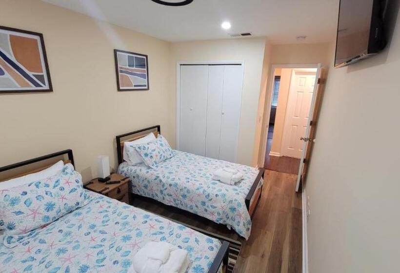 민박 Hhi Homes Llc