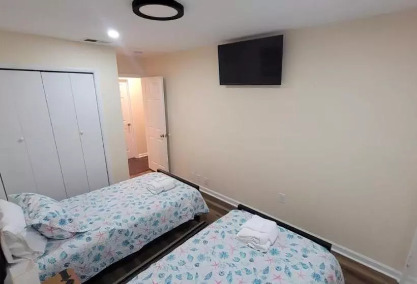 Aamiaismajoitus (B&B) Hhi Homes Llc