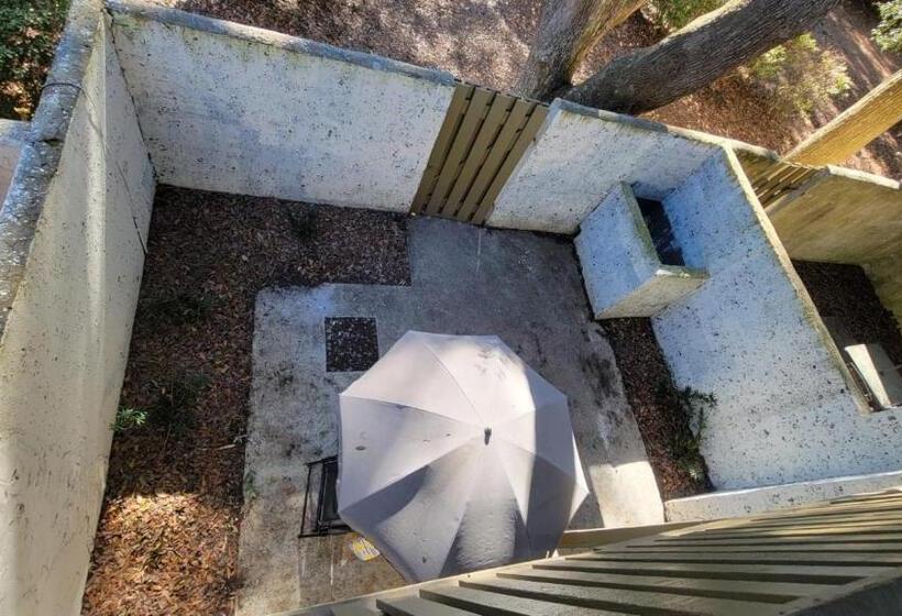 민박 Hhi Homes Llc