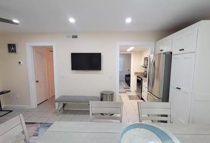 Aamiaismajoitus (B&B) Hhi Homes Llc