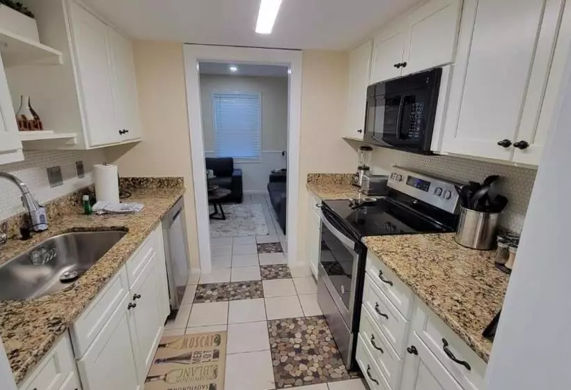 Aamiaismajoitus (B&B) Hhi Homes Llc