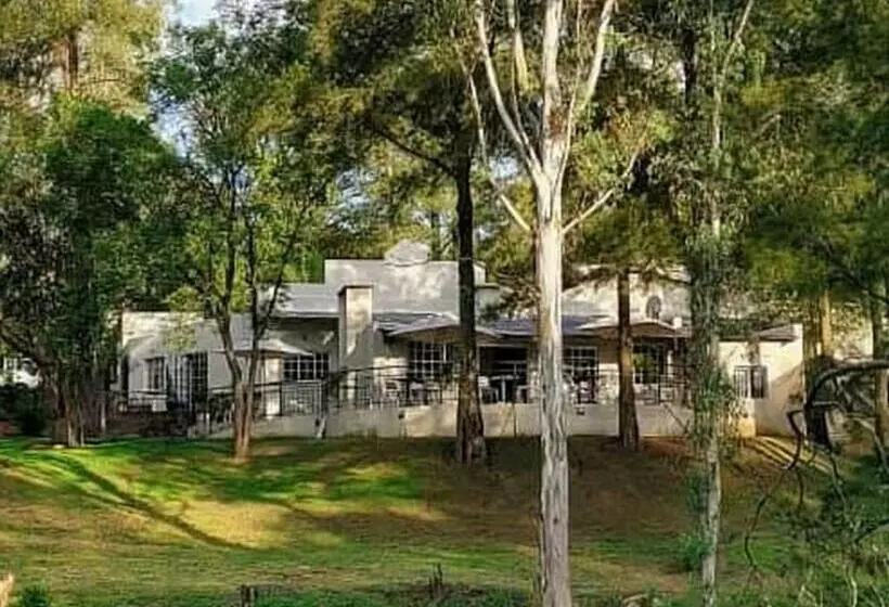 Aamiaismajoitus (B&B) La Moor Country Venue & Eatery