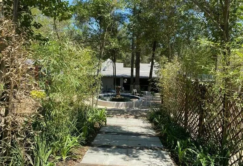 Aamiaismajoitus (B&B) La Moor Country Venue & Eatery