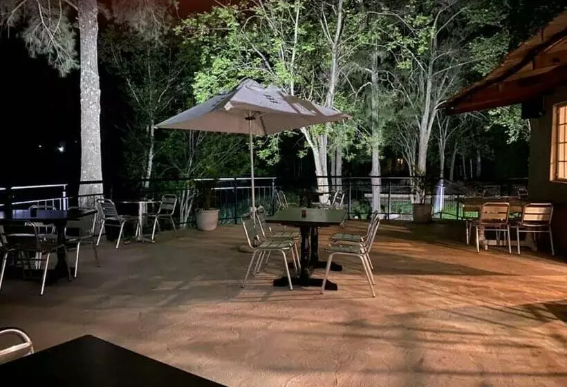 Aamiaismajoitus (B&B) La Moor Country Venue & Eatery