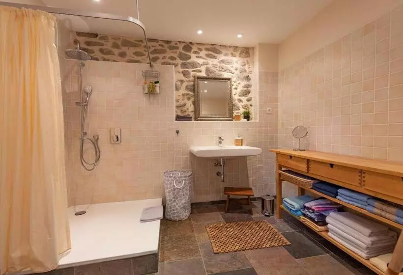 Aamiaismajoitus (B&B) Les Chambres Du Lavoir Vert