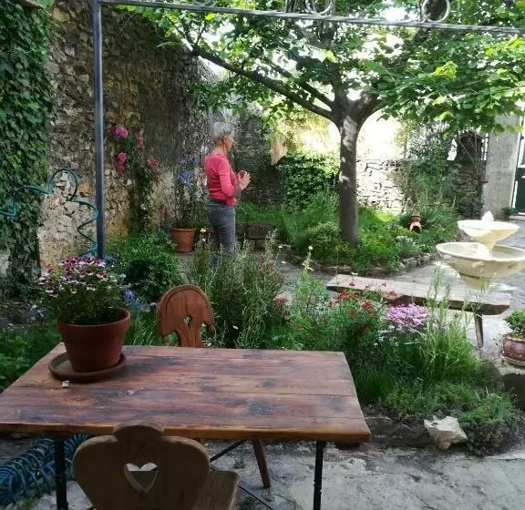 Aamiaismajoitus (B&B) Mas D Antan