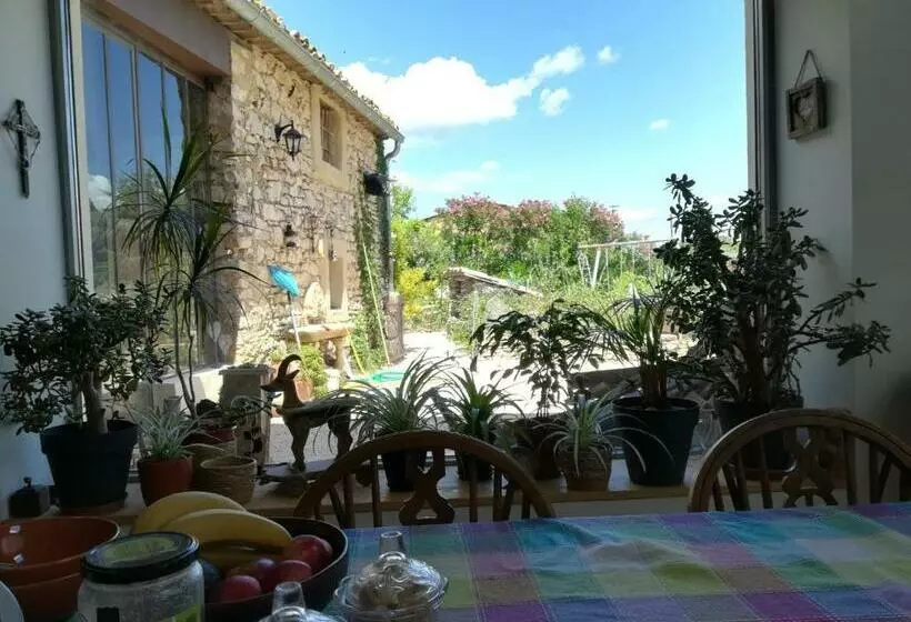 Aamiaismajoitus (B&B) Mas D Antan