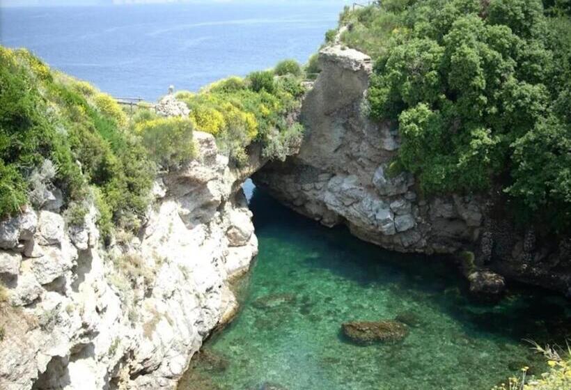 تختخواب و صبحانه Tettoeletto