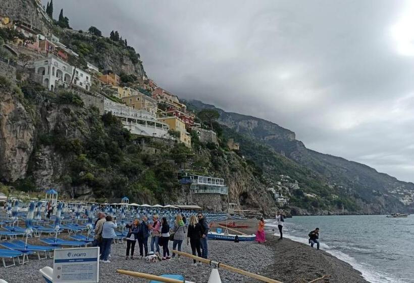 تختخواب و صبحانه Tettoeletto